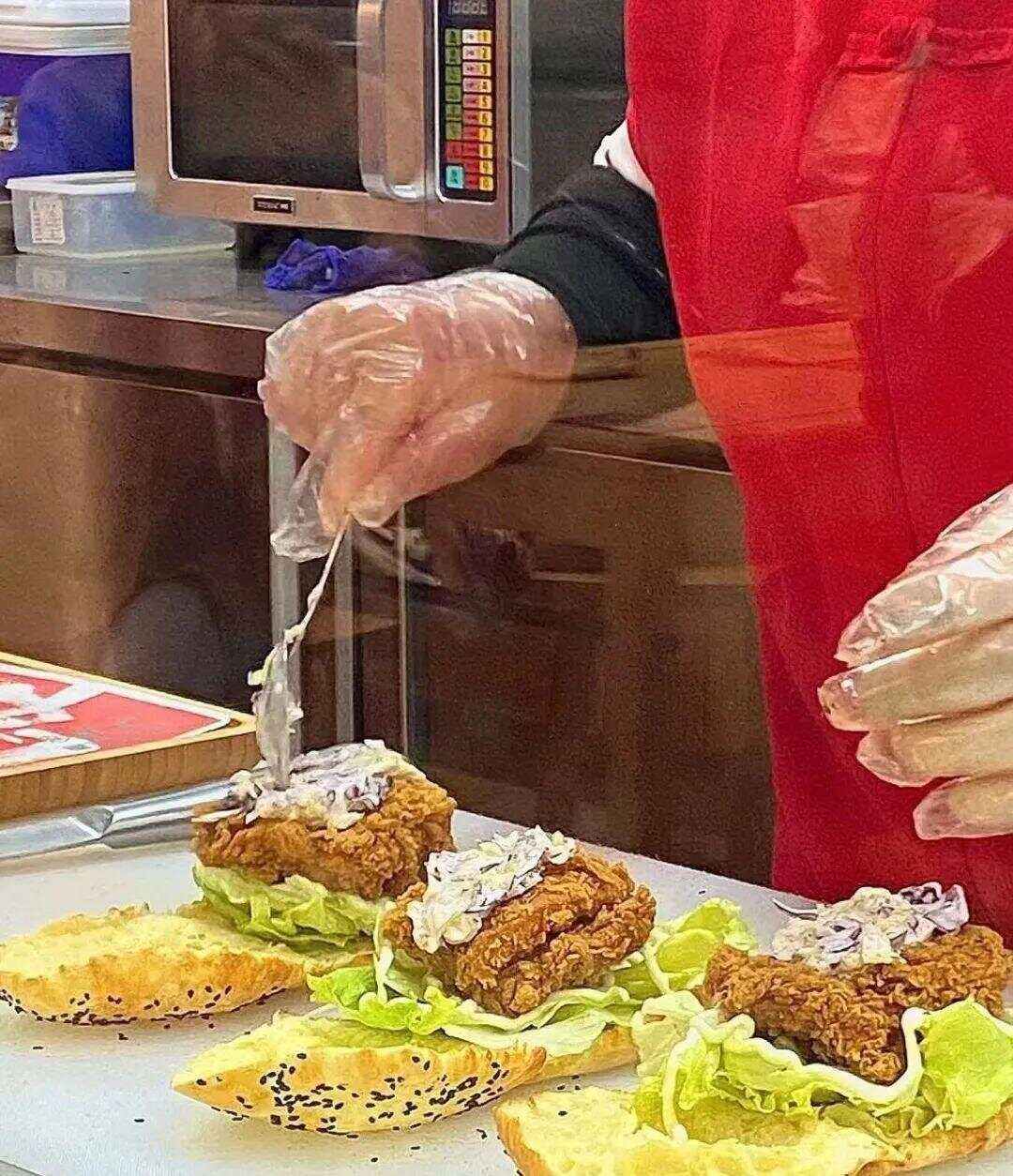 包含汉堡领头羊不败，保持领先优势的词条